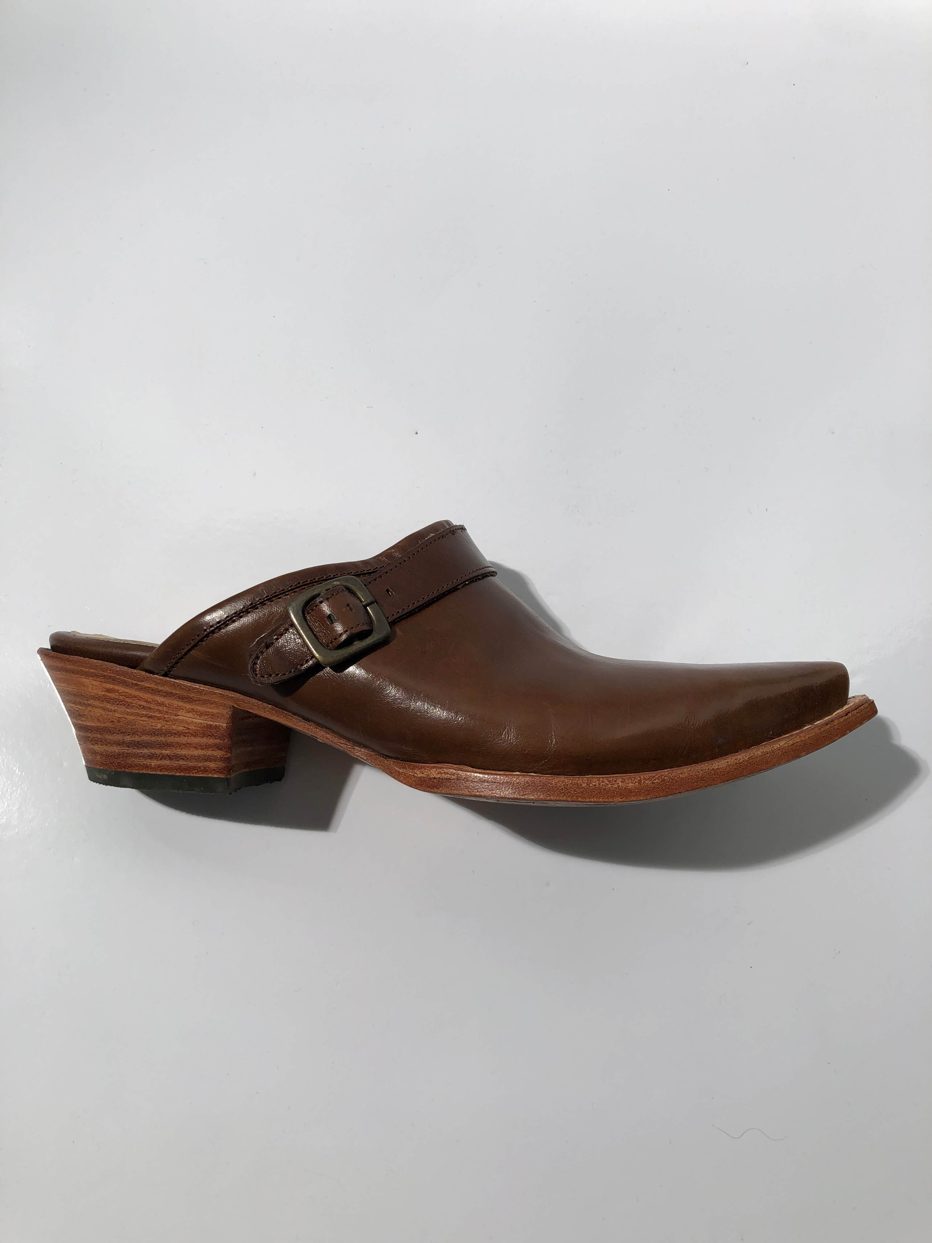 adam&#039;s boots leather mule